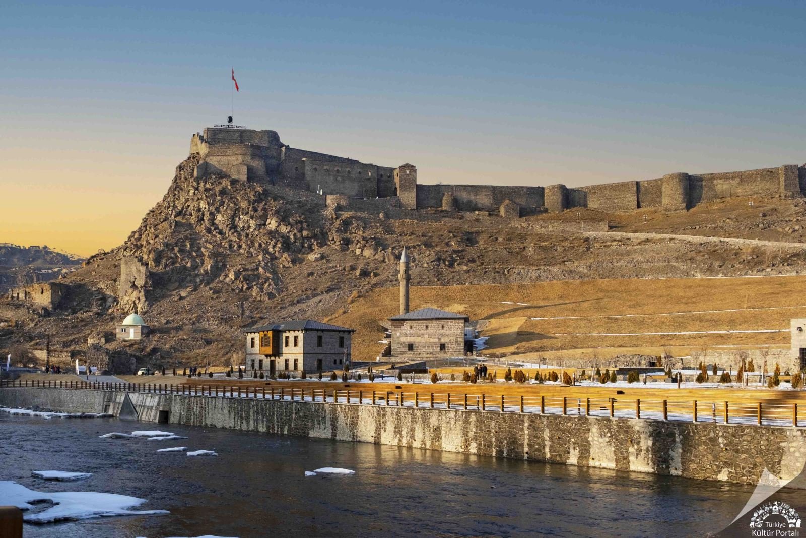 Kars Castle 4897x3265px 300 dpi kopya